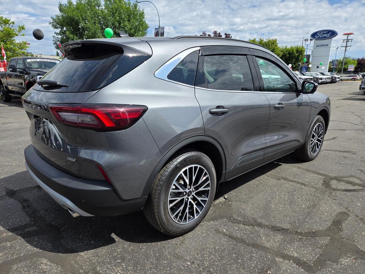 2025 Ford Escape PHEV Photo4
