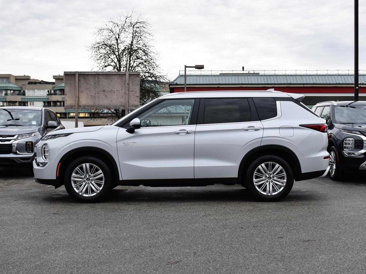 New 2025 Mitsubishi Outlander Phev LE - Navigation, MultiView Cameras, Power Liftgate for sale in Coquitlam, BC