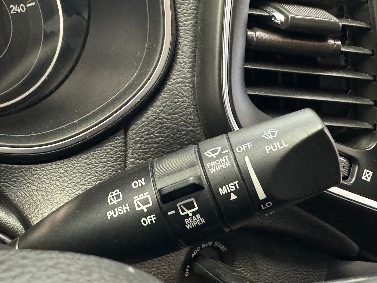 2019 Jeep Cherokee SPORT 4X4+ApplePlay+Heated Steering+CLEAN CARFAX Photo