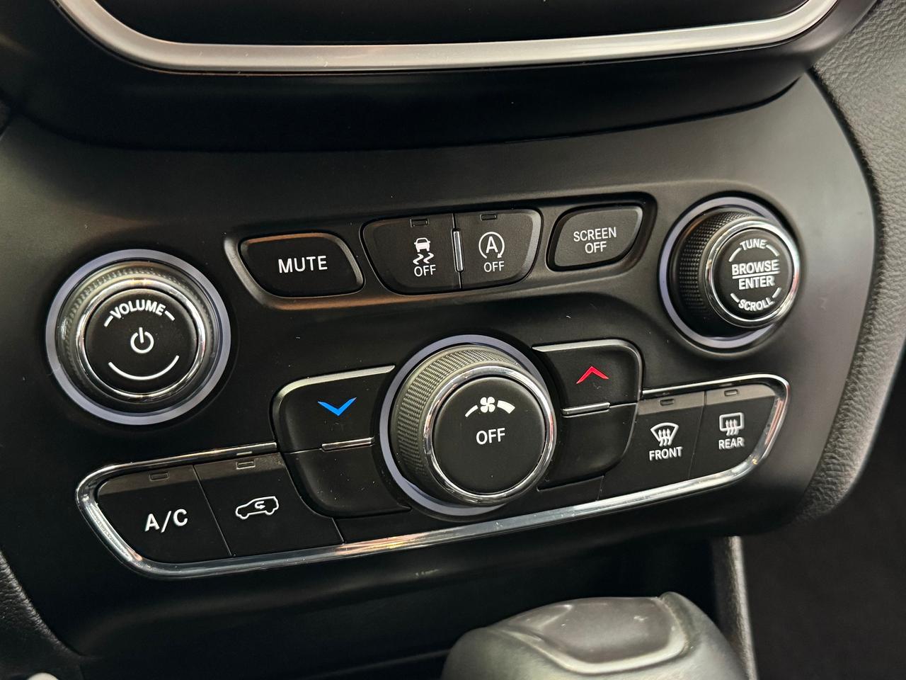 2019 Jeep Cherokee SPORT 4X4+ApplePlay+Heated Steering+CLEAN CARFAX Photo