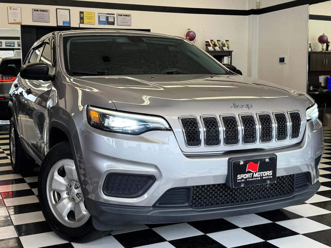 2019 Jeep Cherokee SPORT 4X4+ApplePlay+Heated Steering+CLEAN CARFAX Photo