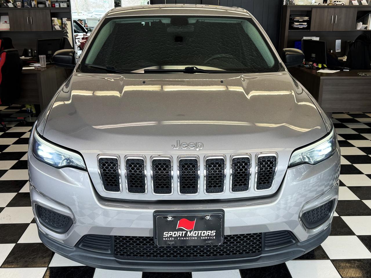 2019 Jeep Cherokee SPORT 4X4+ApplePlay+Heated Steering+CLEAN CARFAX Photo