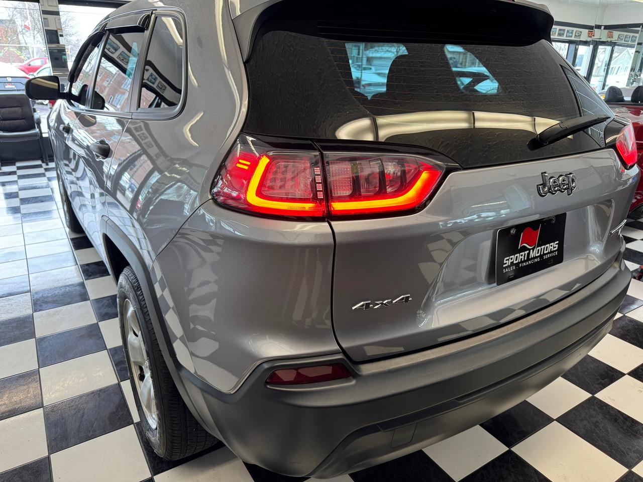 2019 Jeep Cherokee SPORT 4X4+ApplePlay+Heated Steering+CLEAN CARFAX Photo