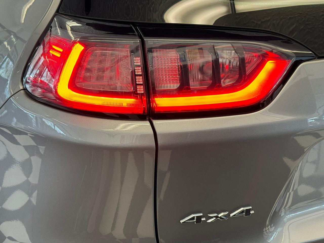 2019 Jeep Cherokee SPORT 4X4+ApplePlay+Heated Steering+CLEAN CARFAX Photo