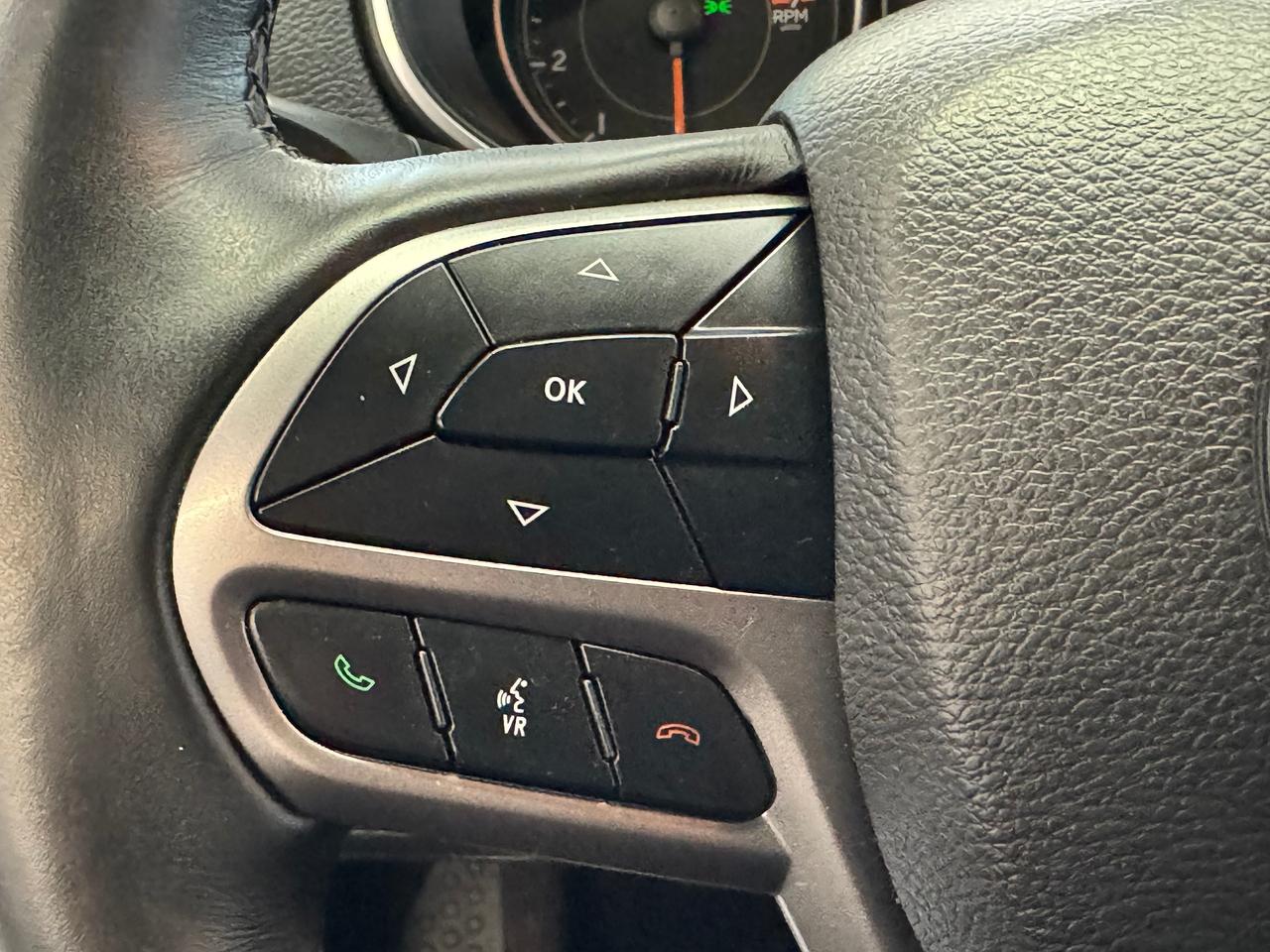 2019 Jeep Cherokee SPORT 4X4+ApplePlay+Heated Steering+CLEAN CARFAX Photo