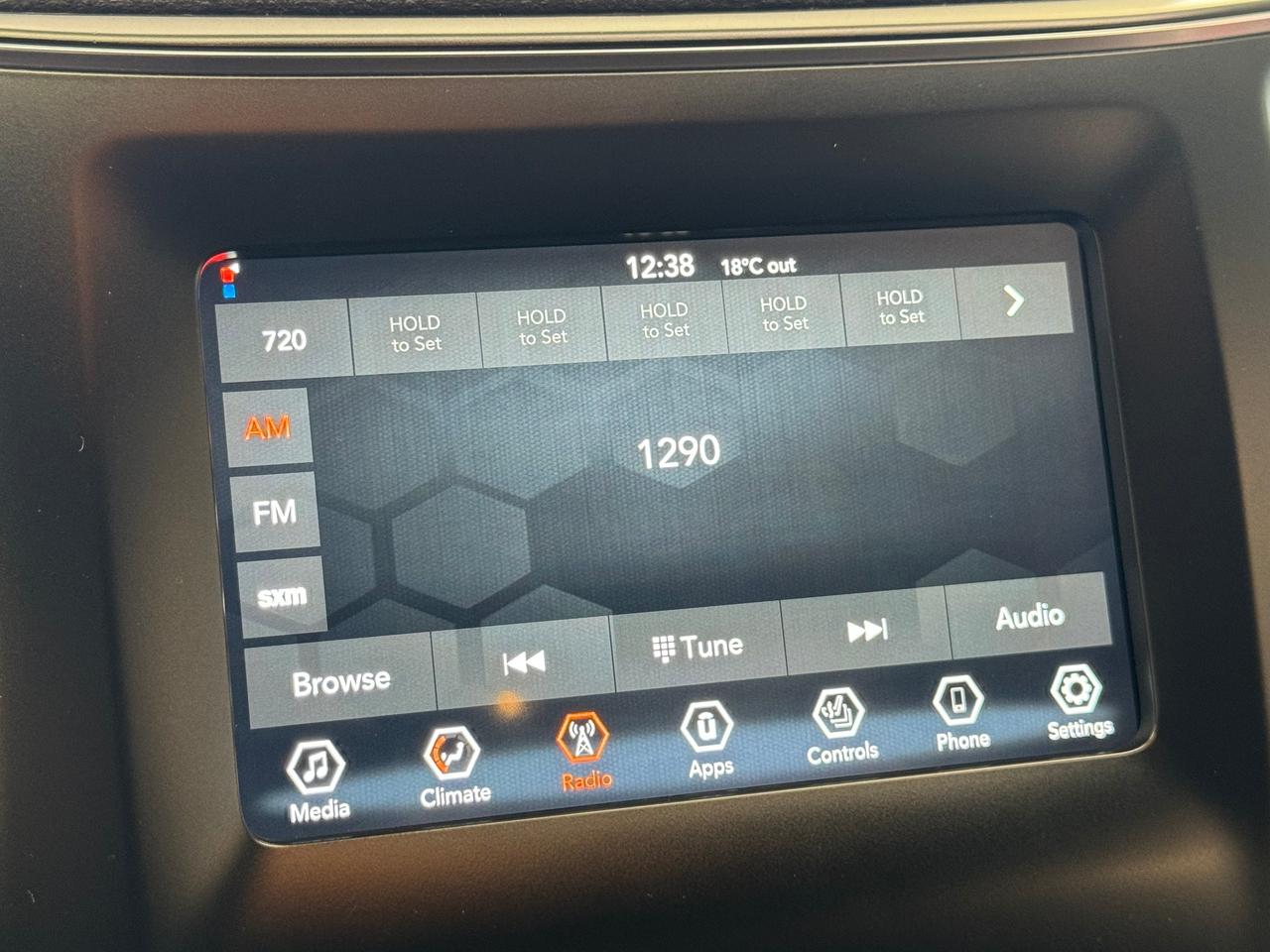 2019 Jeep Cherokee SPORT 4X4+ApplePlay+Heated Steering+CLEAN CARFAX Photo