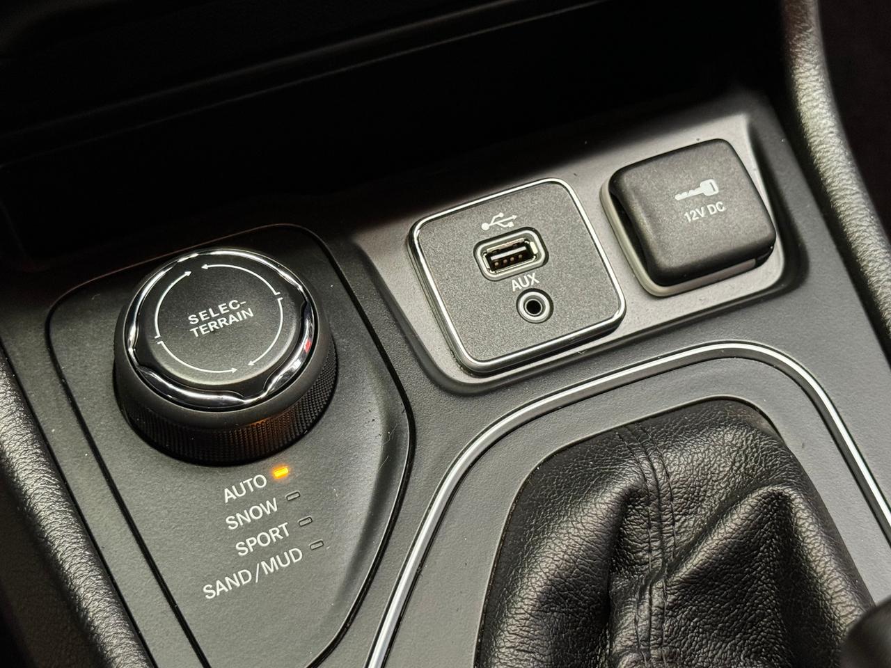 2019 Jeep Cherokee SPORT 4X4+ApplePlay+Heated Steering+CLEAN CARFAX Photo