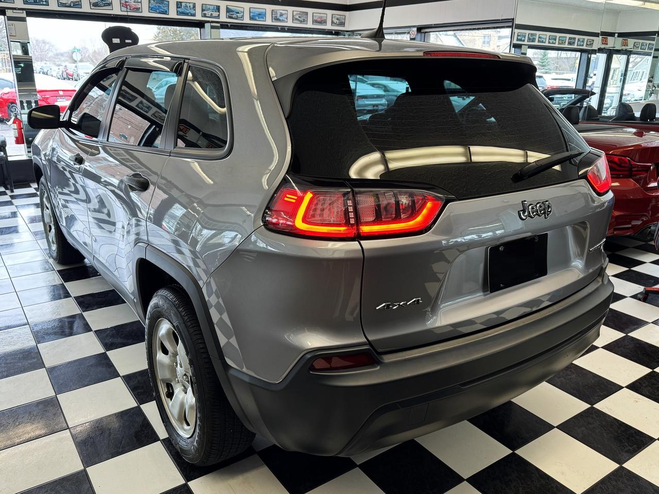 2019 Jeep Cherokee SPORT 4X4+ApplePlay+Heated Steering+CLEAN CARFAX Photo