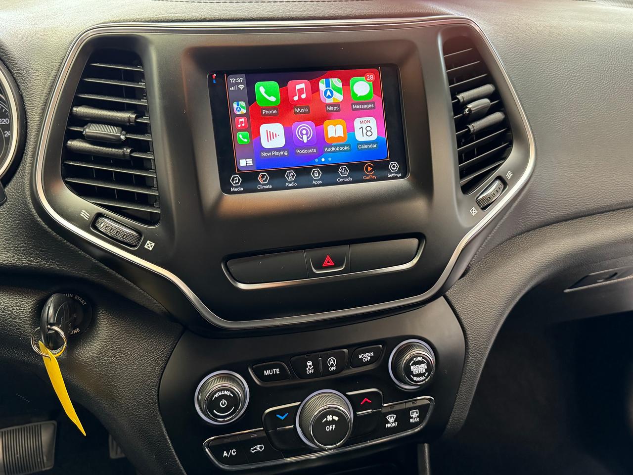 2019 Jeep Cherokee SPORT 4X4+ApplePlay+Heated Steering+CLEAN CARFAX Photo