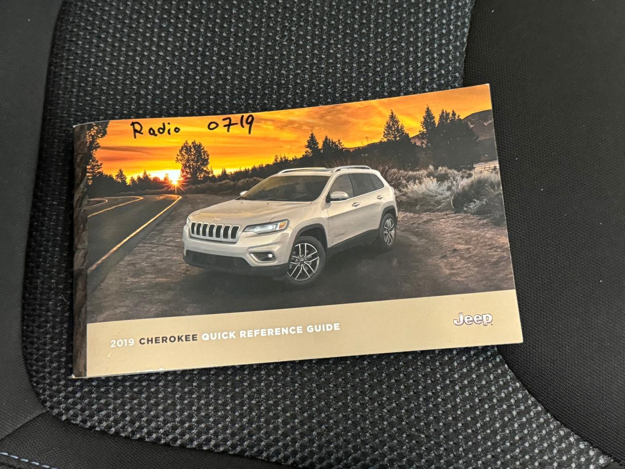 2019 Jeep Cherokee SPORT 4X4+ApplePlay+Heated Steering+CLEAN CARFAX Photo