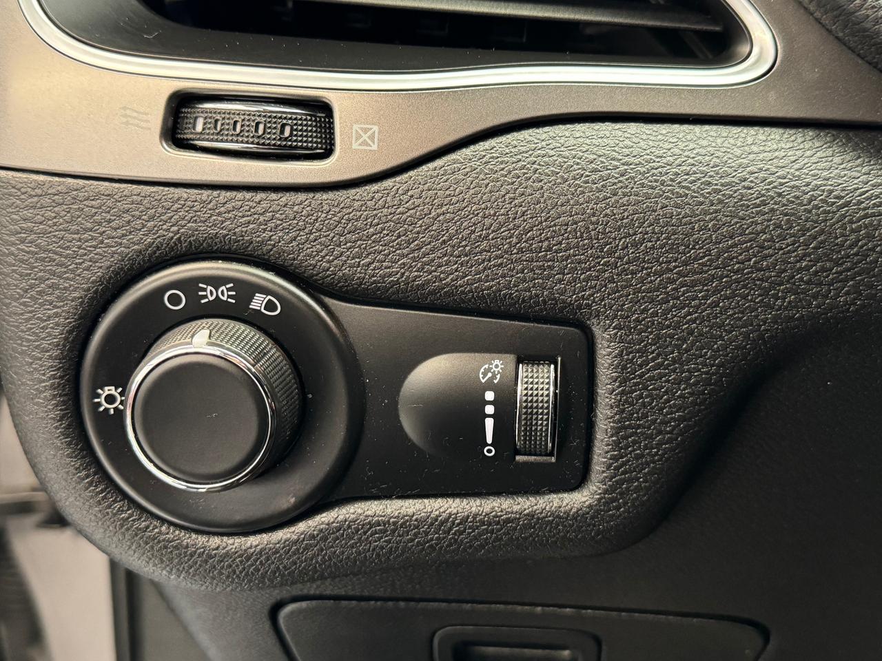 2019 Jeep Cherokee SPORT 4X4+ApplePlay+Heated Steering+CLEAN CARFAX Photo