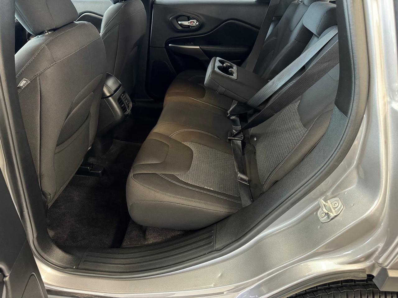 2019 Jeep Cherokee SPORT 4X4+ApplePlay+Heated Steering+CLEAN CARFAX Photo