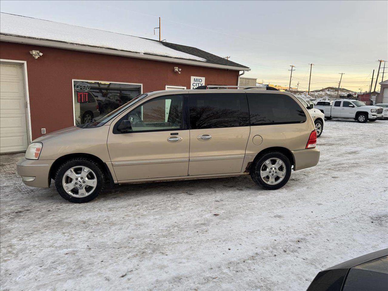 Used 2007 Ford Freestar LIMITED.... RUNS GRE for sale in Saskatoon, SK