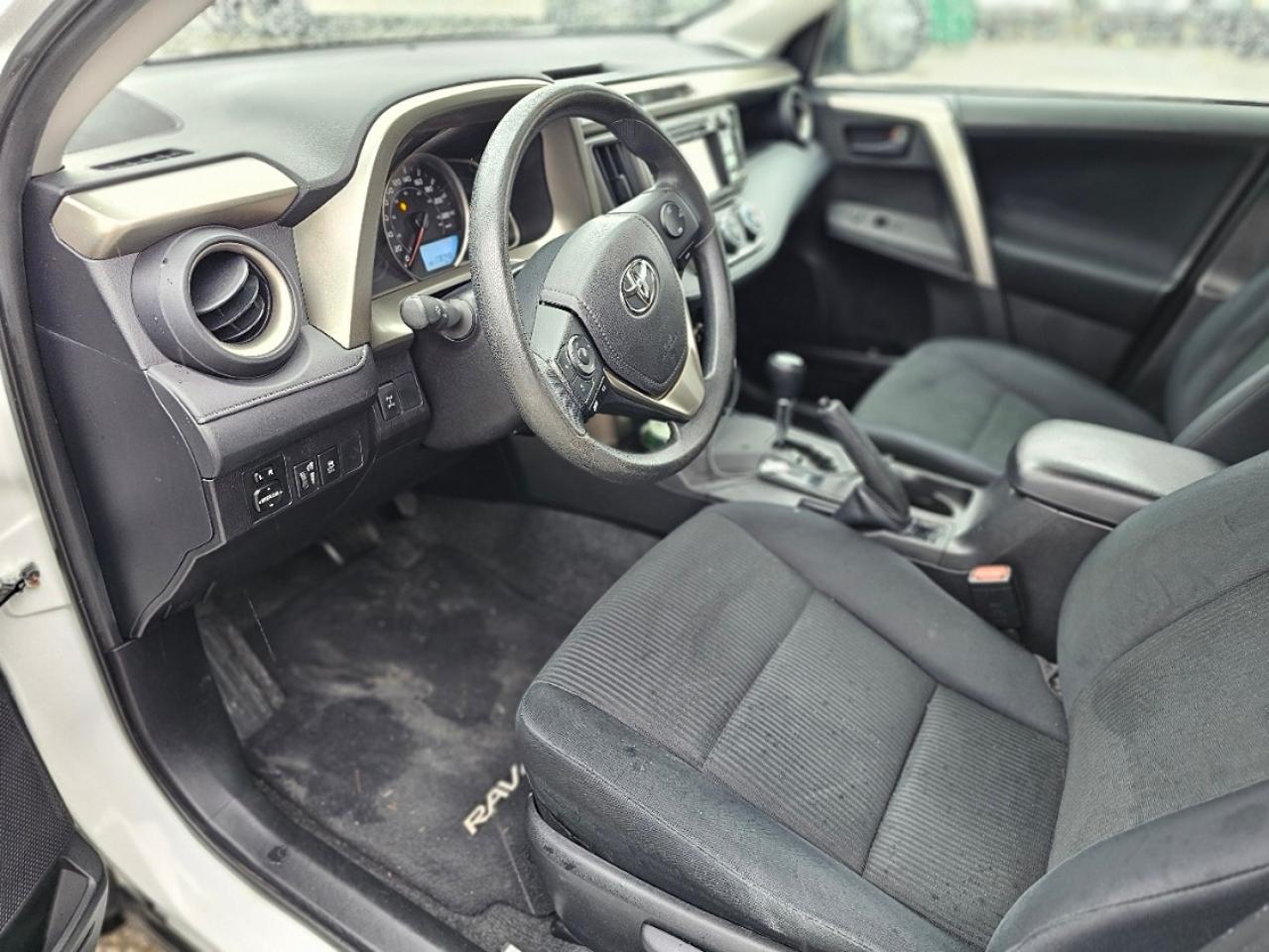 2015 Toyota RAV4 AWD 4dr LE - Photo #9