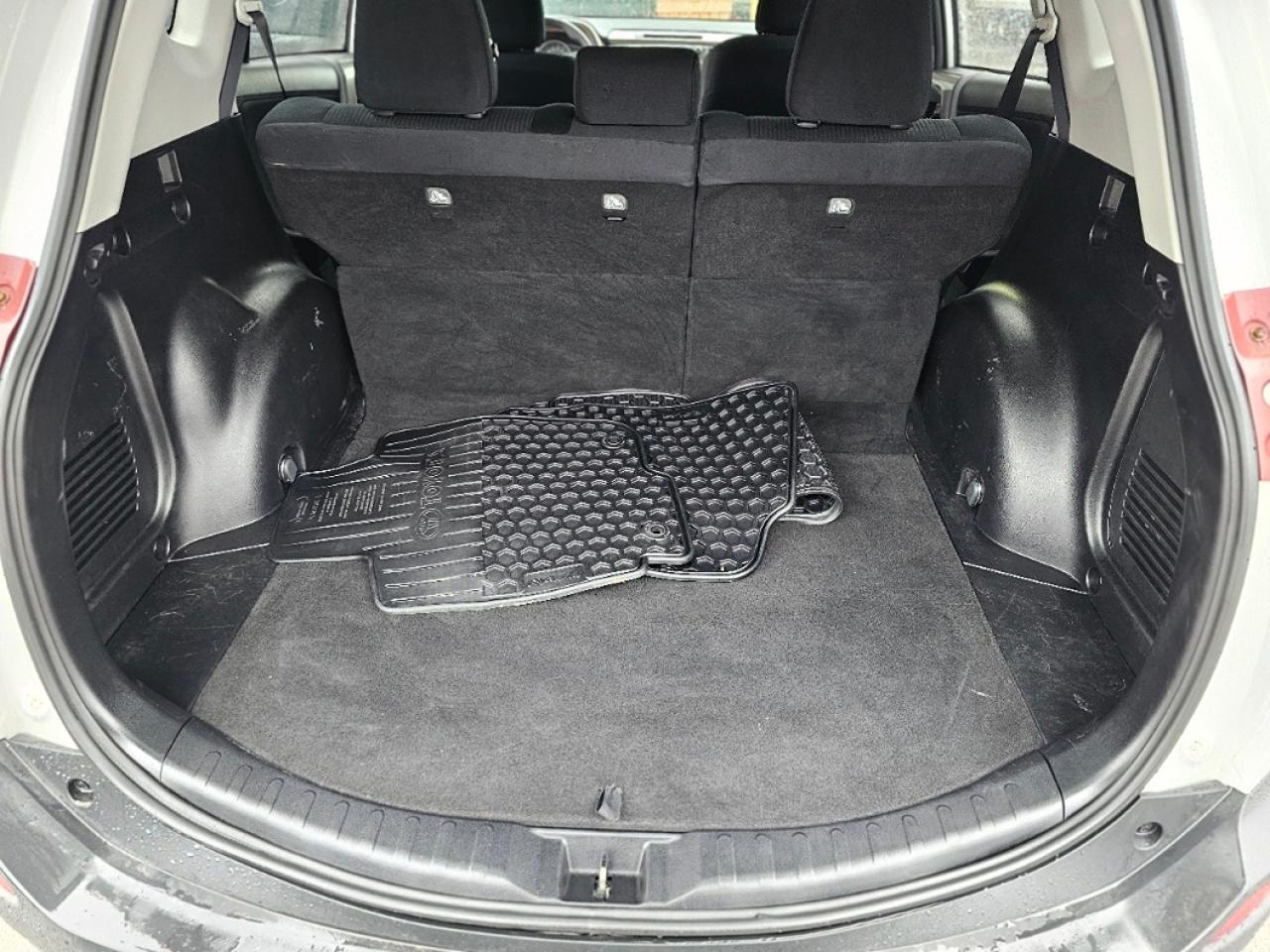 2015 Toyota RAV4 AWD 4dr LE - Photo #17