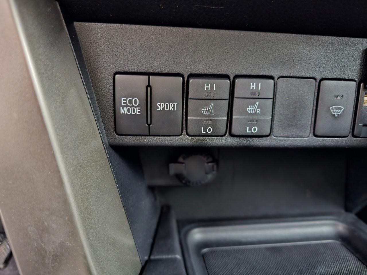 2015 Toyota RAV4 AWD 4dr LE - Photo #14