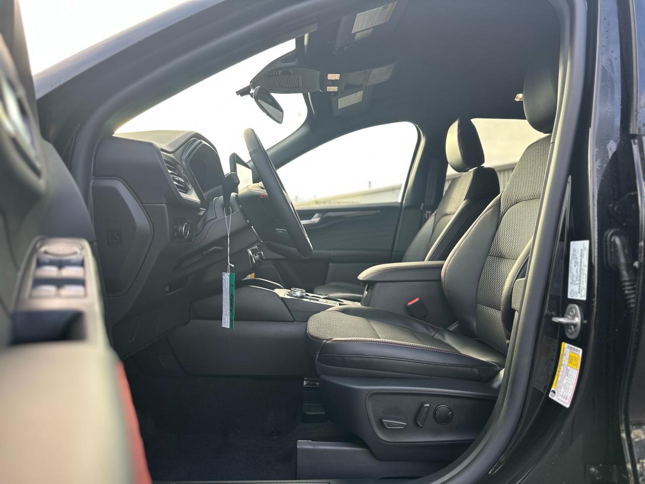 2025 Ford Escape ST-Line Select AWD Photo5