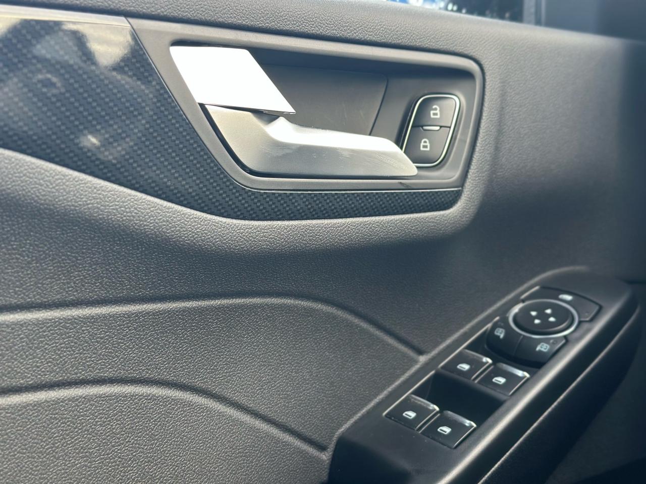 2025 Ford Escape ST-Line Select AWD Photo5