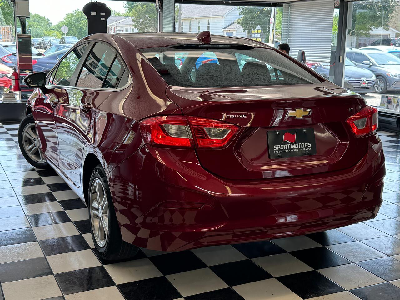 2017 Chevrolet Cruze LT+Camera+Remote Start+ApplePlay+CLEAN CARFAX Photo