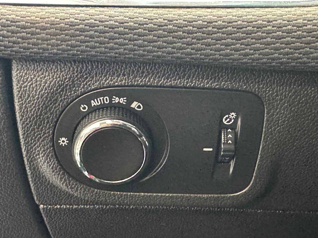 2017 Chevrolet Cruze LT+Camera+Remote Start+ApplePlay+CLEAN CARFAX Photo