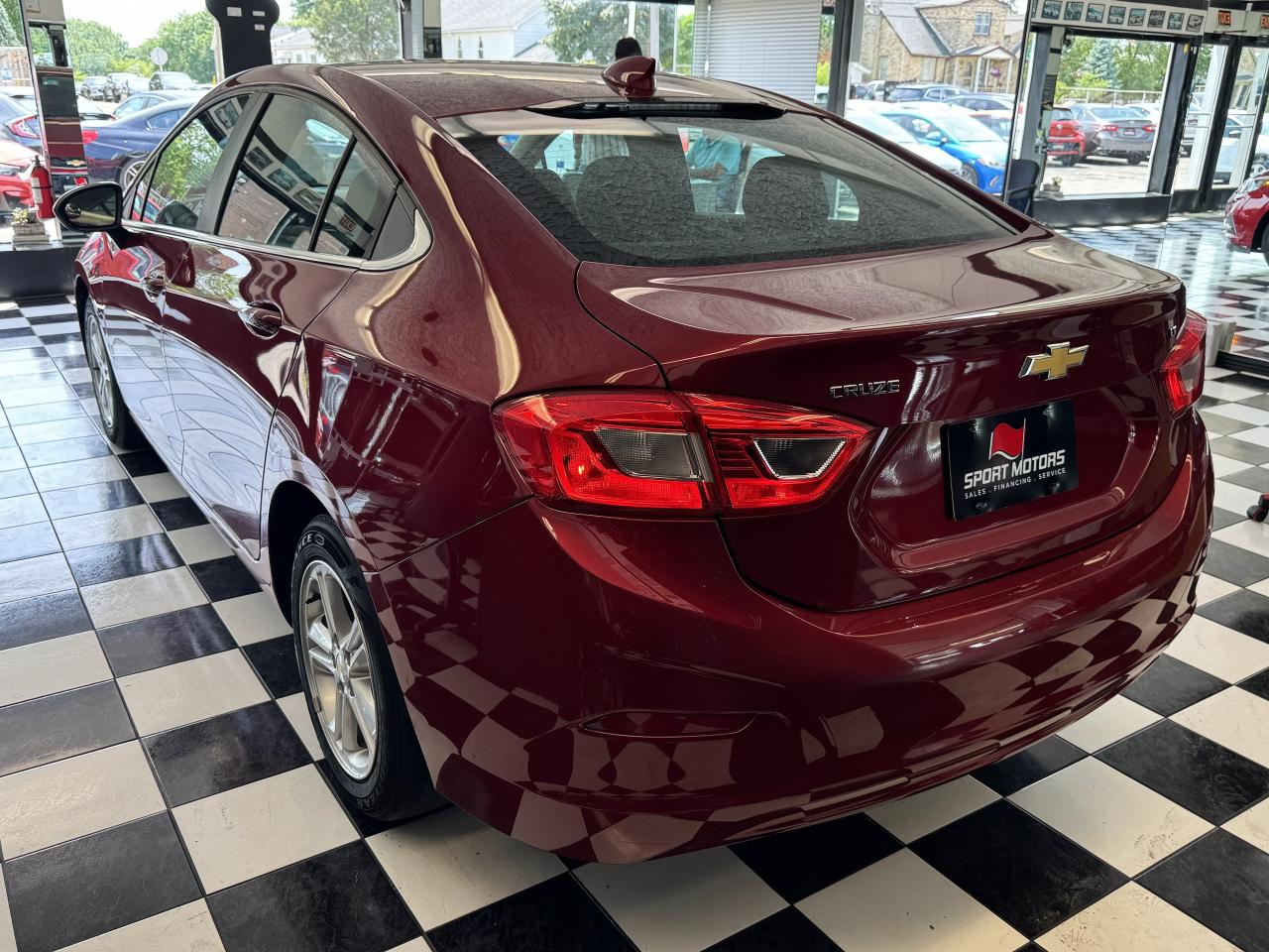 2017 Chevrolet Cruze LT+Camera+Remote Start+ApplePlay+CLEAN CARFAX Photo3