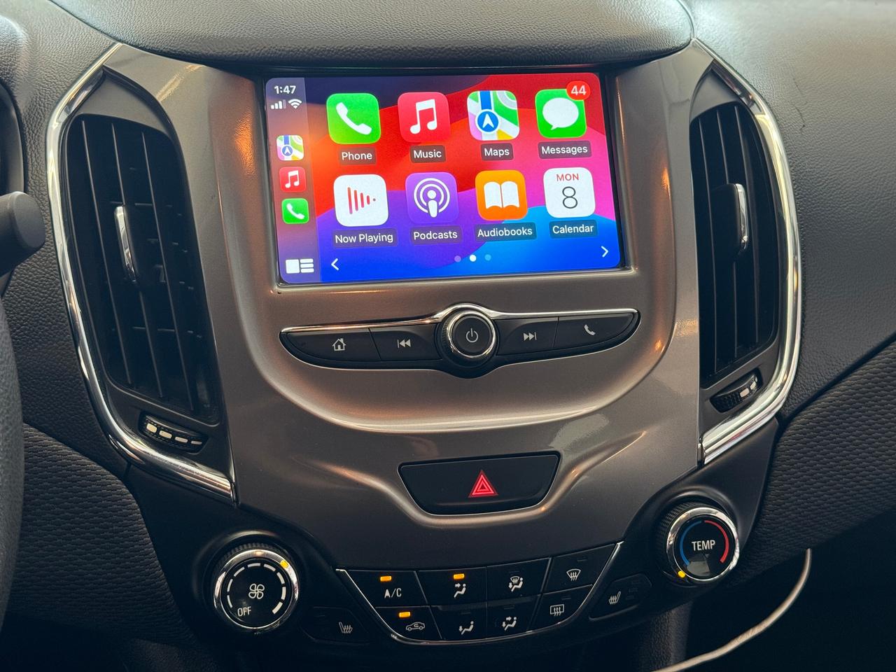 2017 Chevrolet Cruze LT+Camera+Remote Start+ApplePlay+CLEAN CARFAX Photo