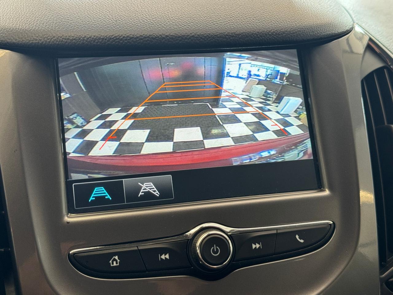 2017 Chevrolet Cruze LT+Camera+Remote Start+ApplePlay+CLEAN CARFAX Photo