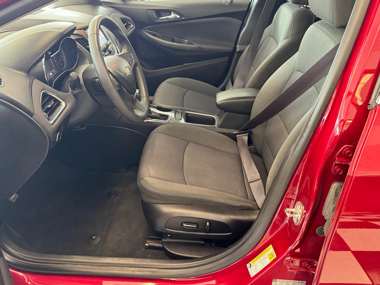 2017 Chevrolet Cruze LT+Camera+Remote Start+ApplePlay+CLEAN CARFAX Photo