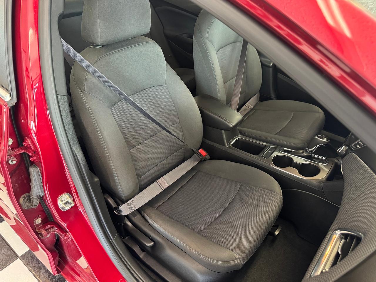 2017 Chevrolet Cruze LT+Camera+Remote Start+ApplePlay+CLEAN CARFAX Photo