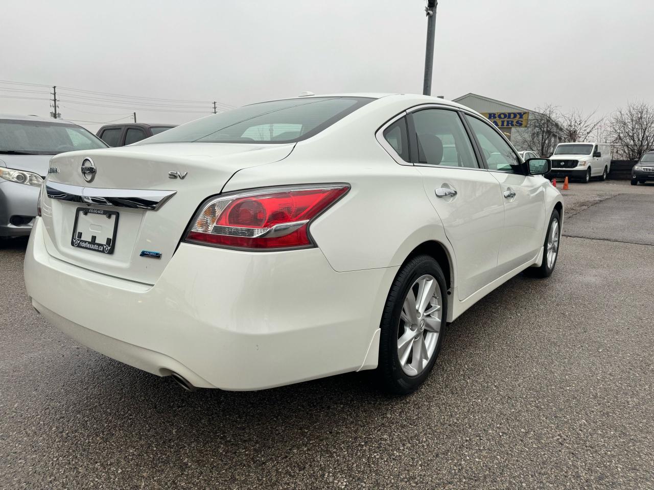 2015 Nissan Altima 2.5 SV Photo4