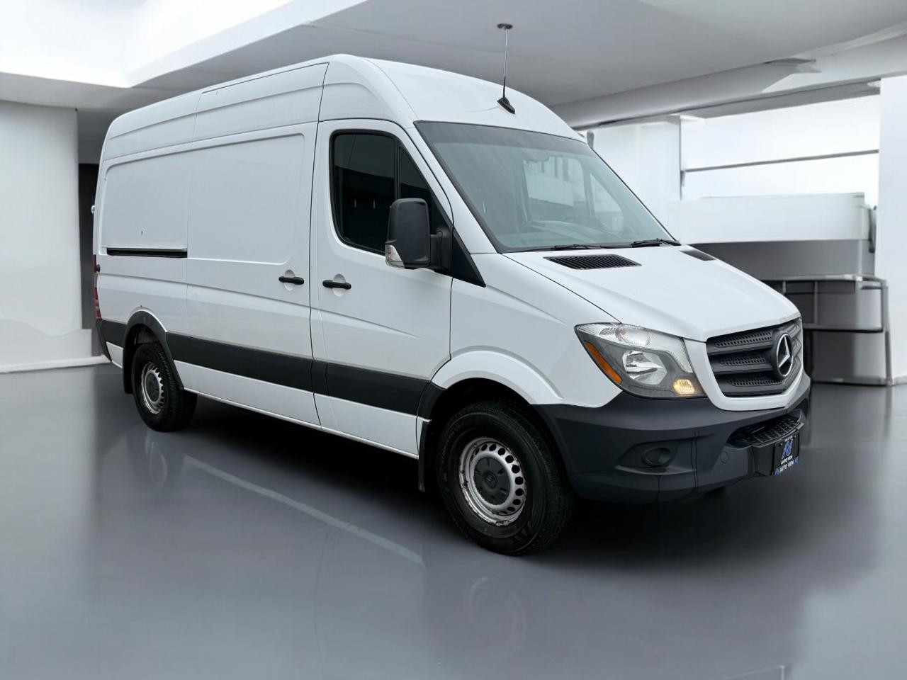 2017 Mercedes-Benz Sprinter RWD 2500 V6 144" **CLEAN CARFAX** - Photo #3