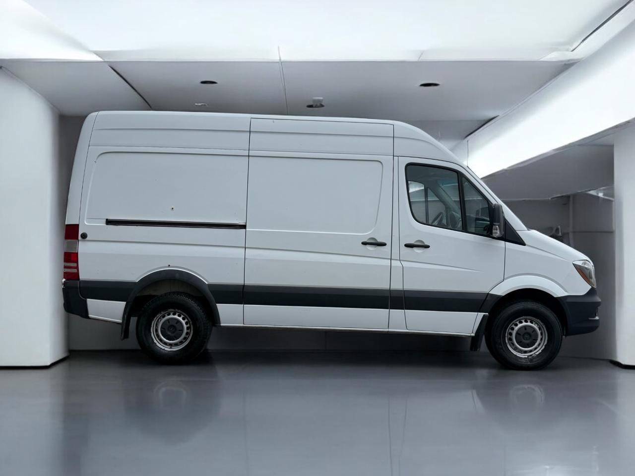 2017 Mercedes-Benz Sprinter RWD 2500 V6 144" **CLEAN CARFAX** Photo3