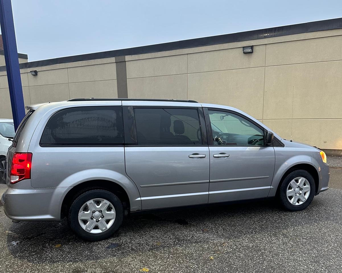 2013 Dodge Grand Caravan SXT Photo2