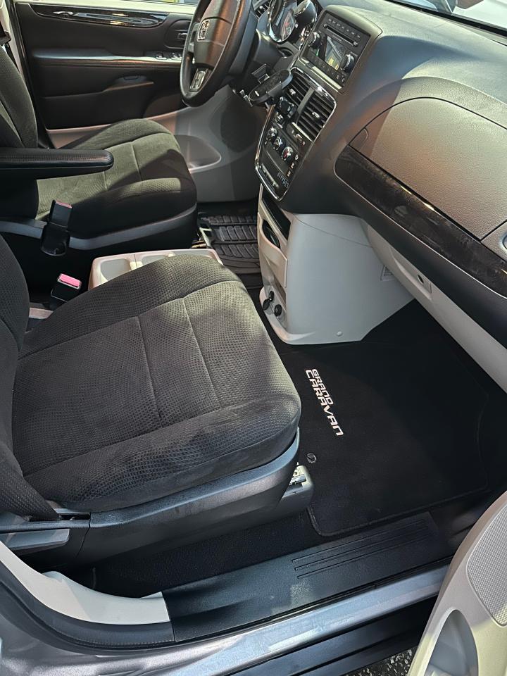 2013 Dodge Grand Caravan SXT Photo4