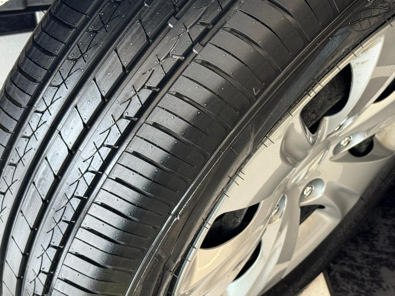 2015 Hyundai Elantra L+New Tires+Brakes+A/C+Keyless Entry Photo