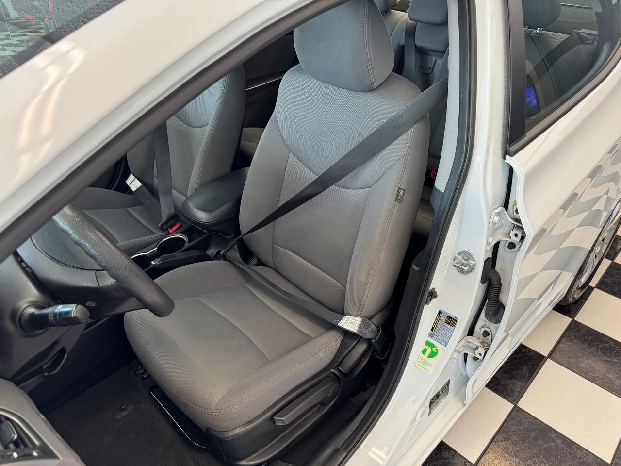 2015 Hyundai Elantra L+New Tires+Brakes+A/C+Keyless Entry Photo