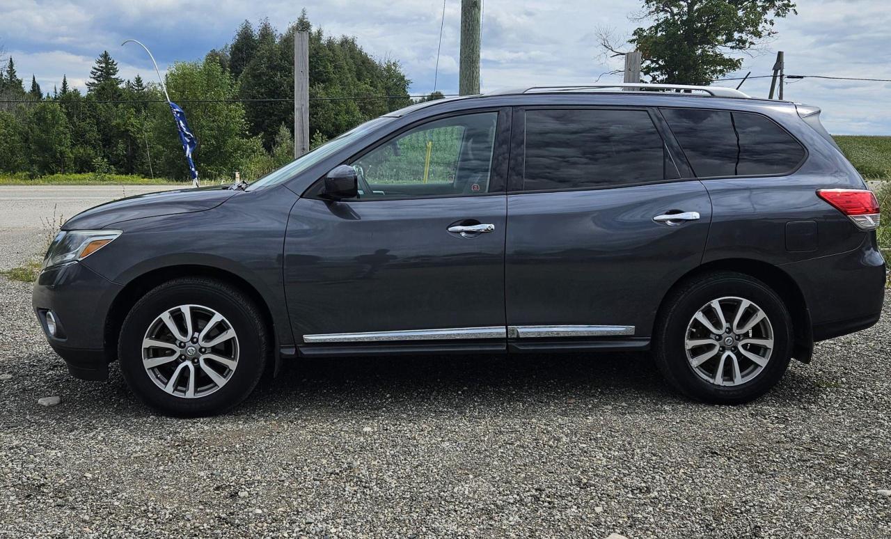 2014 Nissan Pathfinder SL Photo2