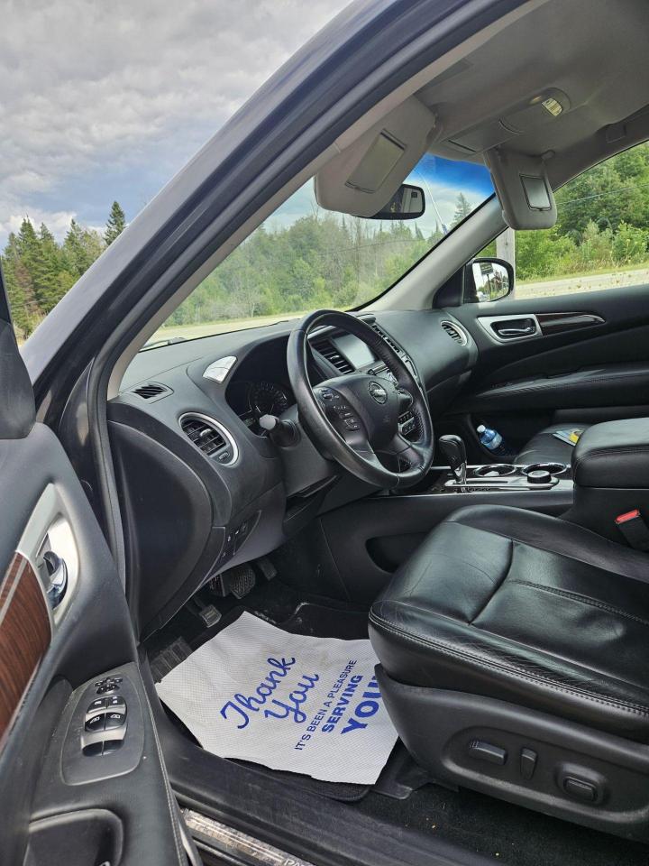 2014 Nissan Pathfinder SL Photo3