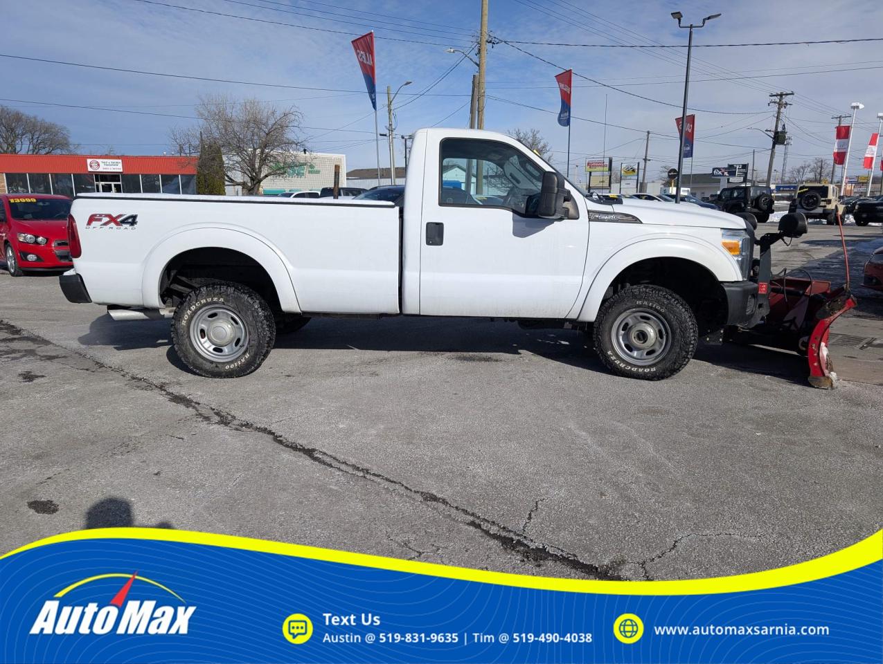 2015 Ford F-250 XL WITH PLOW $41,999 Photo3