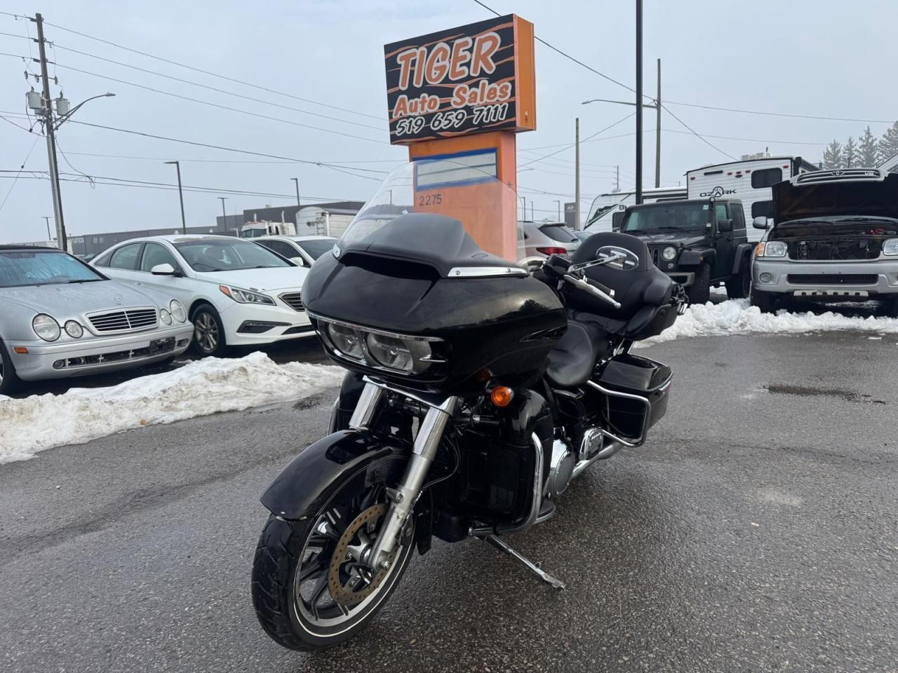 Used 2017 Harley-Davidson FLTRU Road Glide Ultra 107 CI, 6 SPEED, TOURING, LOADED, AS IS for sale in London, ON