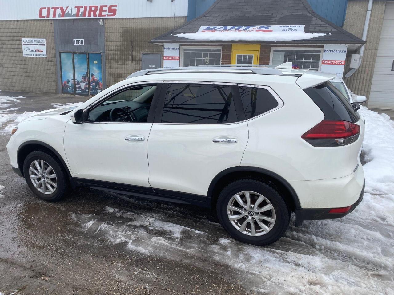 Used 2018 Nissan Rogue SV AWD for sale in London, ON