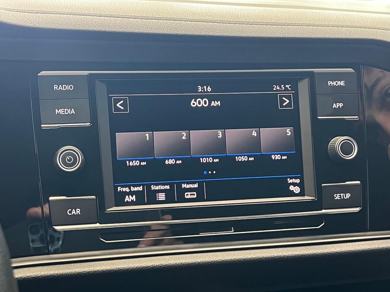 2019 Volkswagen Jetta Comfortline+New Tires+Heated Seats+CLEAN CARFAX Photo