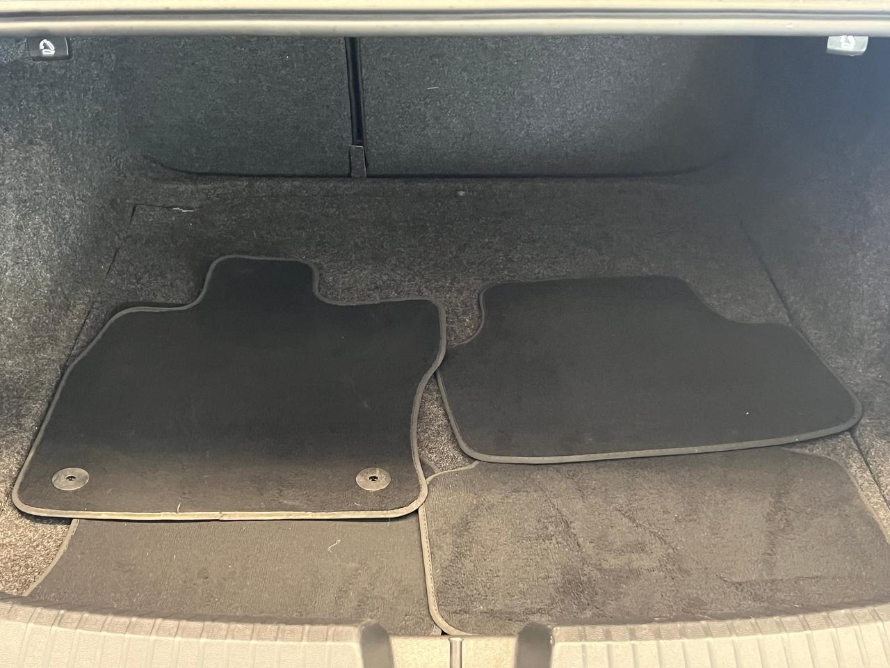 2019 Volkswagen Jetta Comfortline+New Tires+Heated Seats+CLEAN CARFAX Photo