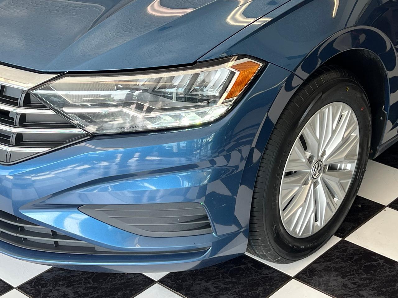 2019 Volkswagen Jetta Comfortline+New Tires+Heated Seats+CLEAN CARFAX Photo