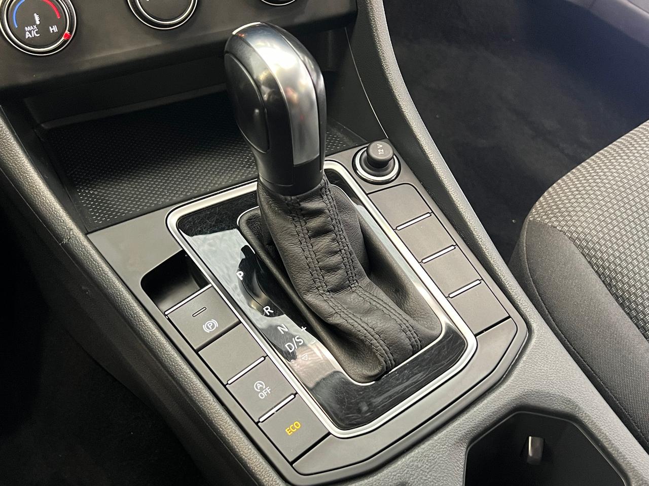 2019 Volkswagen Jetta Comfortline+New Tires+Heated Seats+CLEAN CARFAX Photo