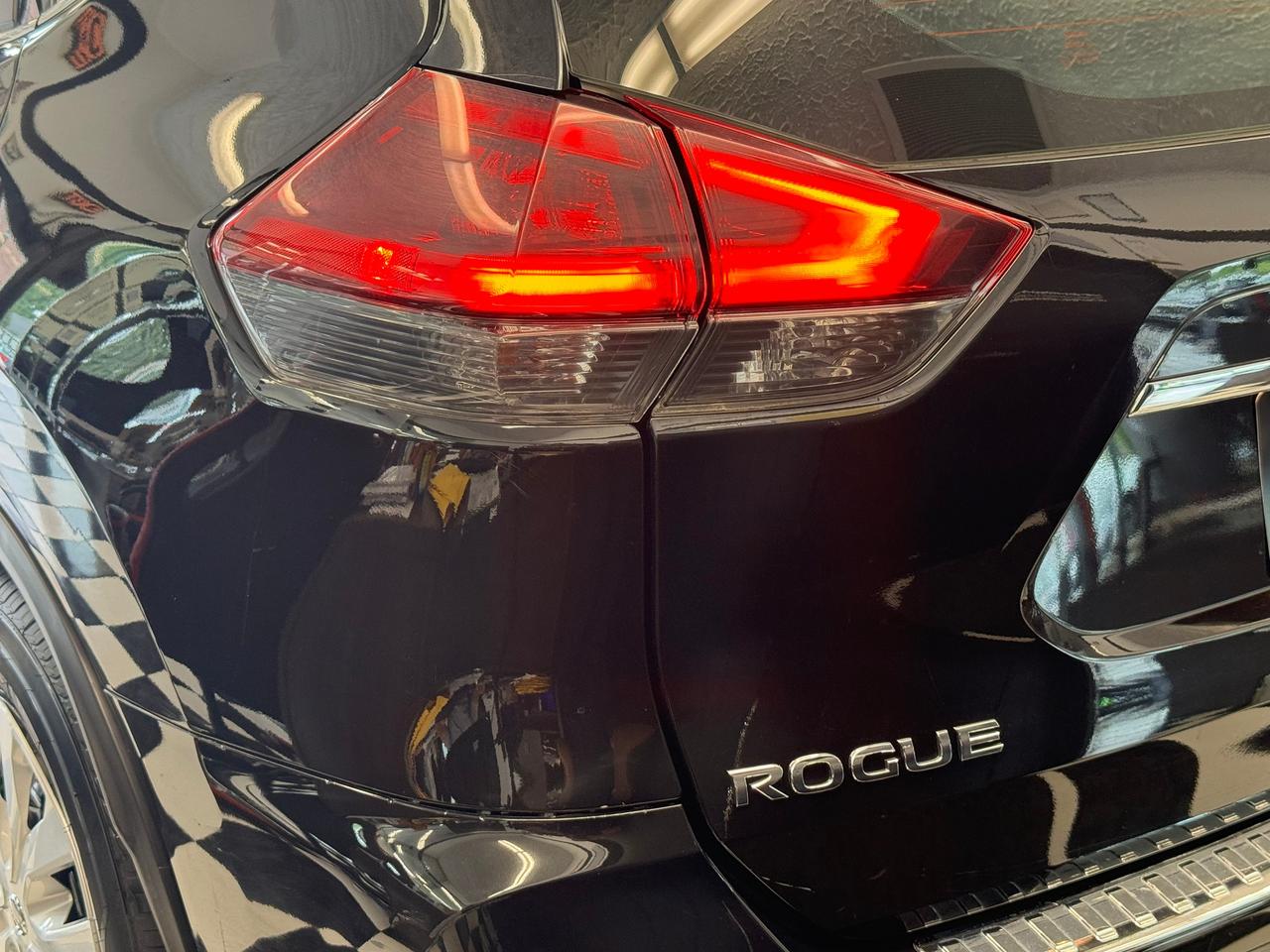 2018 Nissan Rogue S+New Tires+Blind Spot+ApplePlay+ACCIDENT FREE Photo