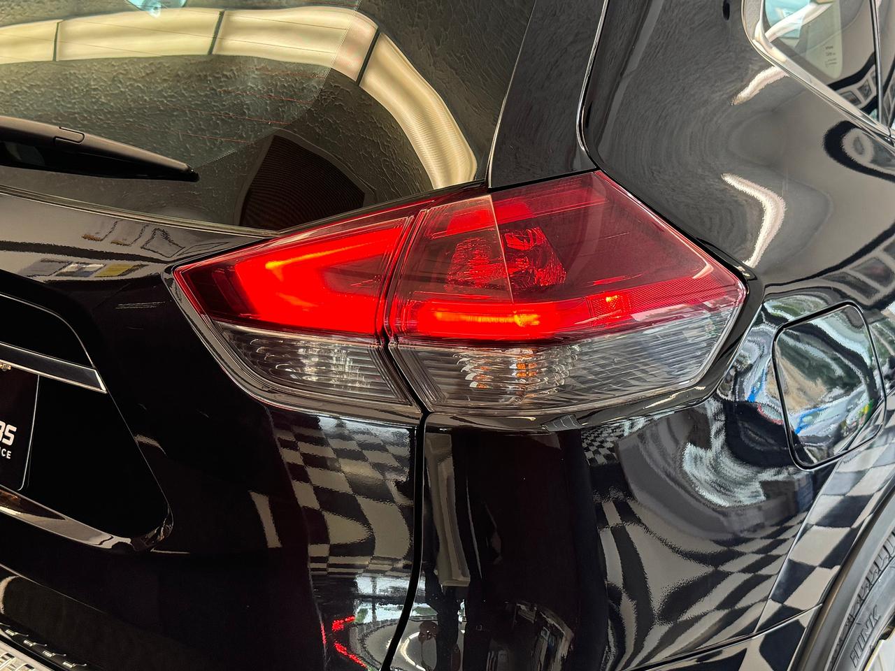 2018 Nissan Rogue S+New Tires+Blind Spot+ApplePlay+ACCIDENT FREE Photo