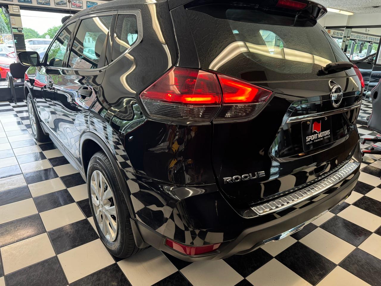 2018 Nissan Rogue S+New Tires+Blind Spot+ApplePlay+ACCIDENT FREE Photo