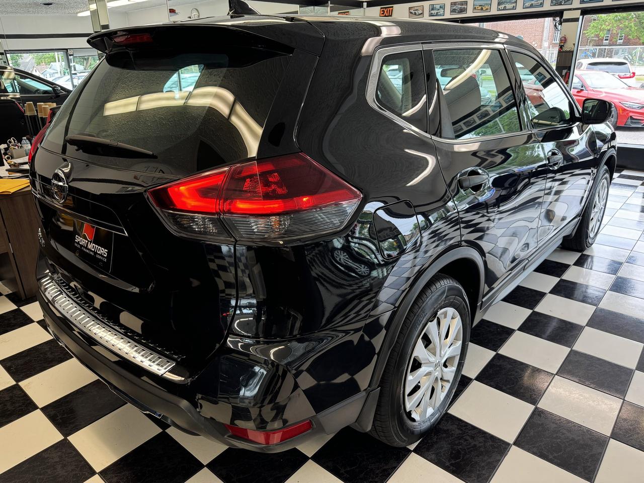 2018 Nissan Rogue S+New Tires+Blind Spot+ApplePlay+ACCIDENT FREE Photo