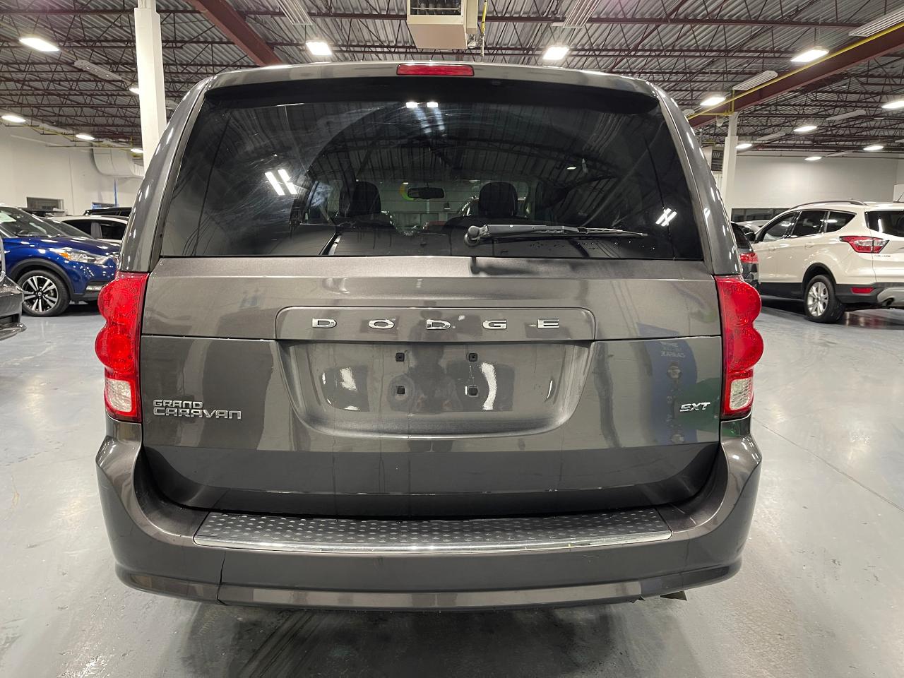 2016 Dodge Grand Caravan SXT Photo3